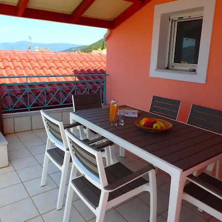 Ionian Apartment, Számi